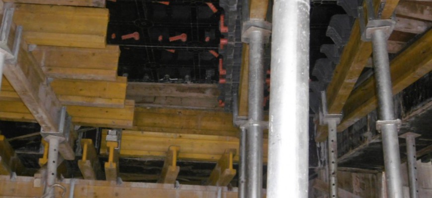 နန္းထိုက္ေရႊစင္